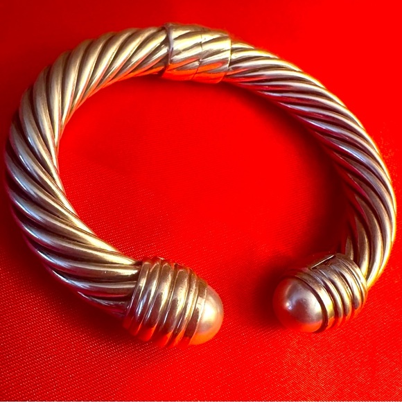 WOW POSHMARK - Authentic David Yurman Sterling Silver Bold Pearl Bangle Bracelet - Picture 4 of 15
